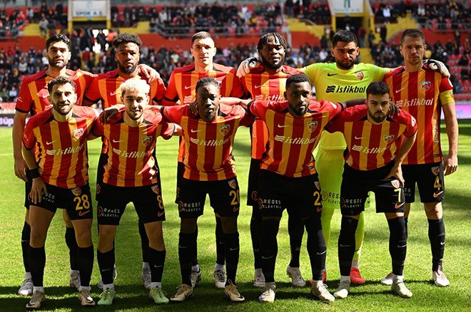 01b8c7d08390445e964b38490c536613 Süper Lig'in şampiyonunu açıkladılar: Derbi sonrası tahminler güncellendi - 8. Foto