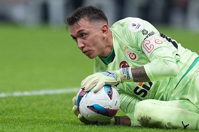 207456a30d7c4c168aad59ec41bc04c1-2 Galatasaray'da ayrılık yaklaşıyor: Eşyalarını ülkesine gönderdi  - 2. Foto