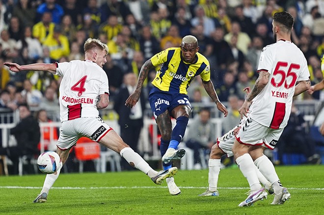 Trio ekibi Fenerbahçe - Samsunspor maçında tartışmalı pozisyonlara noktayı koydu  - 13. Foto