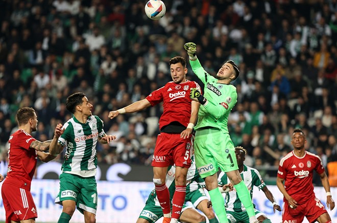 Konyaspor - Beşiktaş maçındaki kırmızı kartlara Trio yorumu  - 3. Foto