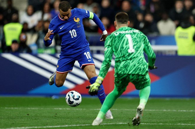 2939b1d0d2234019ad6f389a4dc96ec8 Fenerbahçe'de milli futbolcuların karnesi: 13 isim arasında Livakovic damgası - 4. Foto