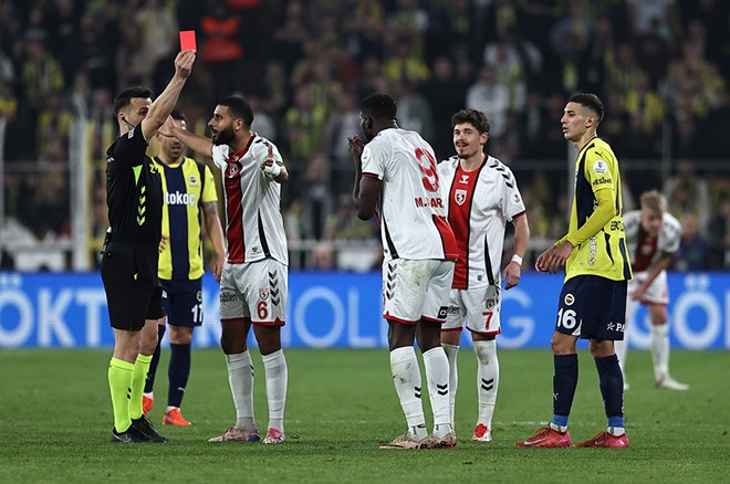 Nihat Kahveci'den sert eleştiri: "Koskoca Fenerbahçe'nin bir opsiyonu mu var?"  - 6. Foto