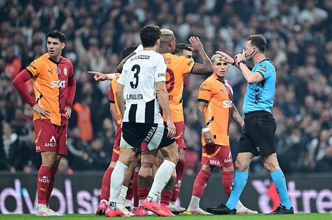 "Galatasaray'ın gelecek sezon yeni bir hocaya ihtiyacı var" | Spor yazarları derbi için ne dedi?  - 4. Foto