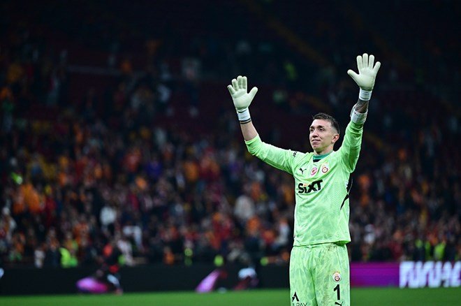 54a84907513d445d8710deeb833a8c58 Galatasaray'da ayrılık yaklaşıyor: Eşyalarını ülkesine gönderdi  - 4. Foto