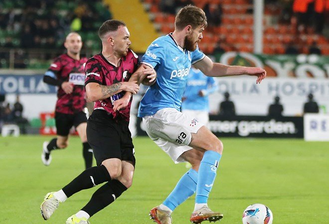 603f8b0bb3654b7f8d43a7e07fa8ee36 Trabzonspor'da stoper belirsizliği: Fatih Tekke çözüm arıyor - 3. Foto