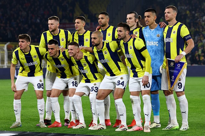 Dünyanın en iyi takımları | Fenerbahçe'den büyük yükseliş: 35 sıra gerileyen Süper Lig devi  - 13. Foto