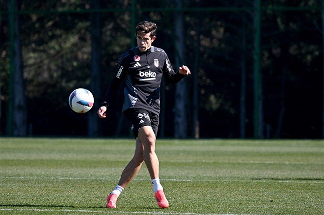 61d8c693fe5e40e0a9b7aa8bac130b98 Solskjaer savunma hattını belirledi: Beşiktaş'ta derbi 11'i netleşiyor - 4. Foto