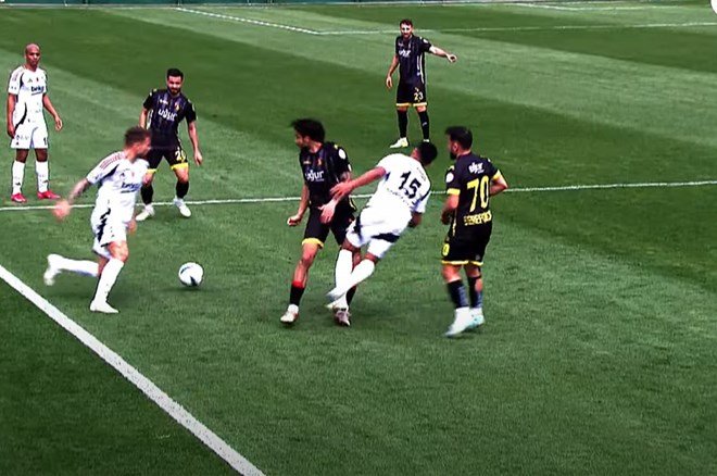 81c59fac1c9e4b69ba0cc9437093fb82 Beşiktaş'ın yeni transferi Elan Ricardo ilk maçında nasıldı? - 4. Foto