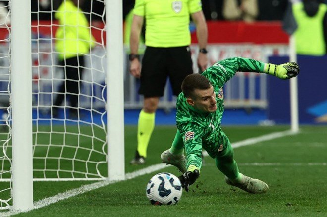 866eabc2165f4b6db49ee7e1eba4ef19-1 Fenerbahçe'de milli futbolcuların karnesi: 13 isim arasında Livakovic damgası - 3. Foto