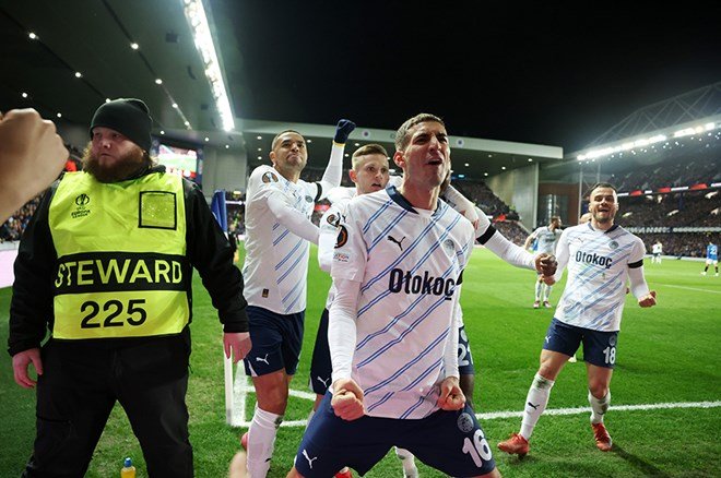 9445596740ae4fb6b761a87b41141d13 Forma satışlarından en çok kazanan 20 Avrupa kulübü: "Üç büyükler" kaçıncı sırada? - 15. Foto