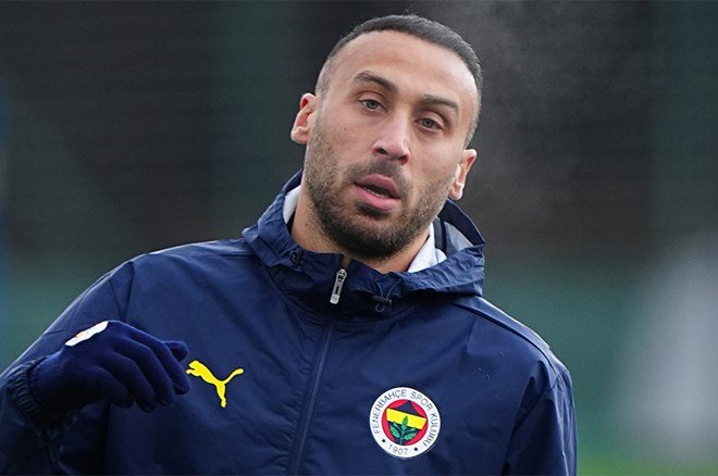b58ae452b4574d81bfd127baeafc427b Ayrılığın kapısından dönen Cenk Tosun'da beklenmedik gelişme  - 4. Foto