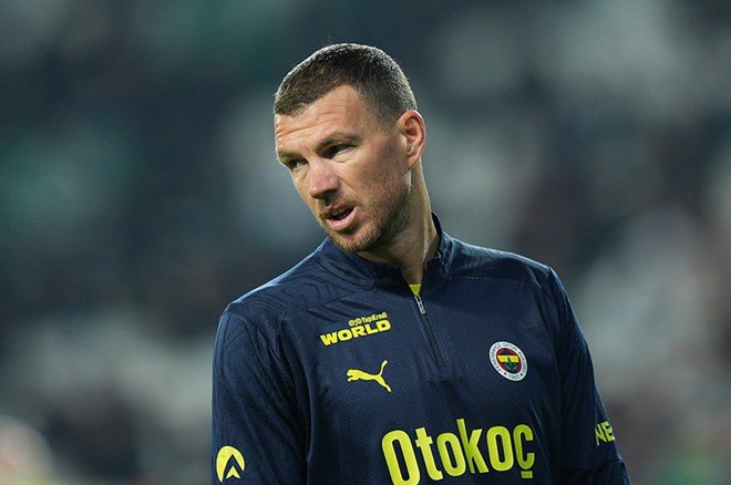 Ve Edin Dzeko kararını verdi: Teklif ortaya çıktı  - 3. Foto