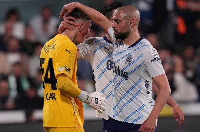 cd9386ecb7224492b85d8f654b6a13bd Fenerbahçeli futbolcuların gol sonrası yaptıkları gündem oldu: Bodrum FK maçına damga vuran an - 3. Foto