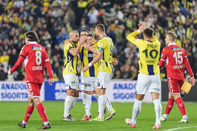 00779a5367ee4038aba7d355153449fa Rıza Çalımbay, Fenerbahçe maçı öncesi kötü haberi verdi  - 5. Foto