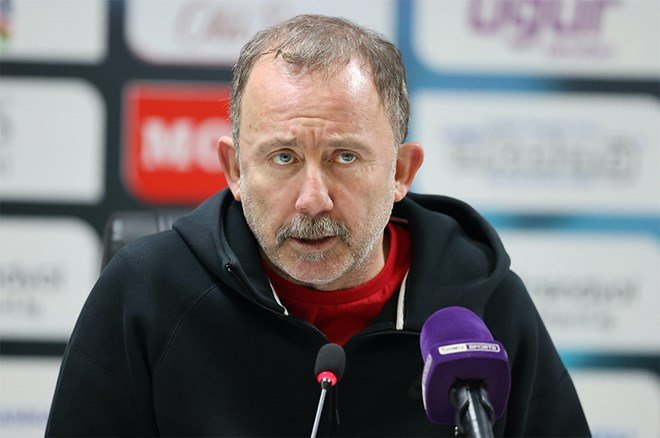 012b9705f2b5497ea38f3bf5fc4722d5-6 Sergen Yalçın'dan Fenerbahçe'nin 2 yıldızına olay sözler: "Futbolu bırak, bu ikisiyle hiç olmaz" - 2. Foto