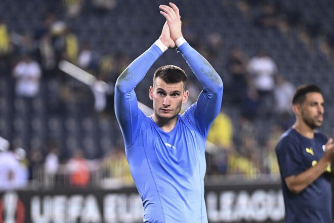 111ef22ebbee40a1bad605c61a71bd89-1 Fenerbahçe'de Mourinho ile yapılan görüşmeden 7 ayrılık kararı çıktı: Sürpriz isimler listede - 4. Foto