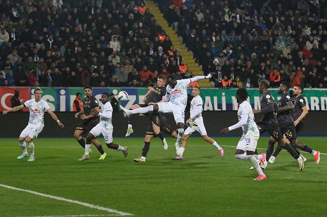 Süper Lig'de Karadeniz derbisi: Trabzonspor - Rizespor maçı ne zaman, saat kaçta, hangi kanalda?(İlk 11'ler)  - 5. Foto