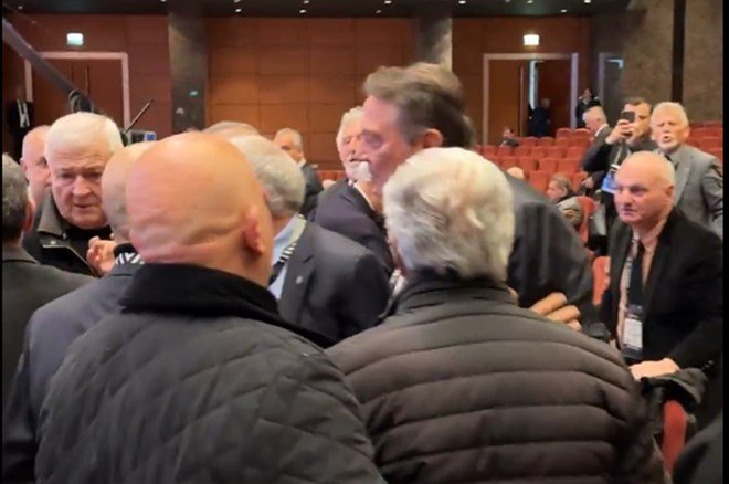 Olaylar sonrası Hasan Arat'tan ilk açıklama: "Derhal istifa etmeli"  - 9. Foto