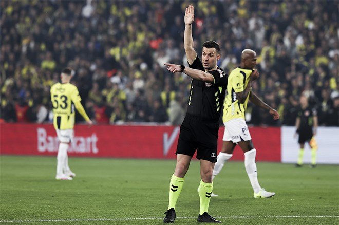 1791279518334a8c854bc62a48a2abd8 Eski hakemler derbinin tartışmalı pozisyonlarını yorumladı: "Penaltı verilse daha doğru olurdu" - 5. Foto