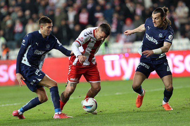 2054091d6507485f8e997b4e9966d068 Nihat Kahveci, Fenerbahçeli oyuncuyu öne çıkardı: "Temposu olsa Real'de Barça'daydı"  - 4. Foto