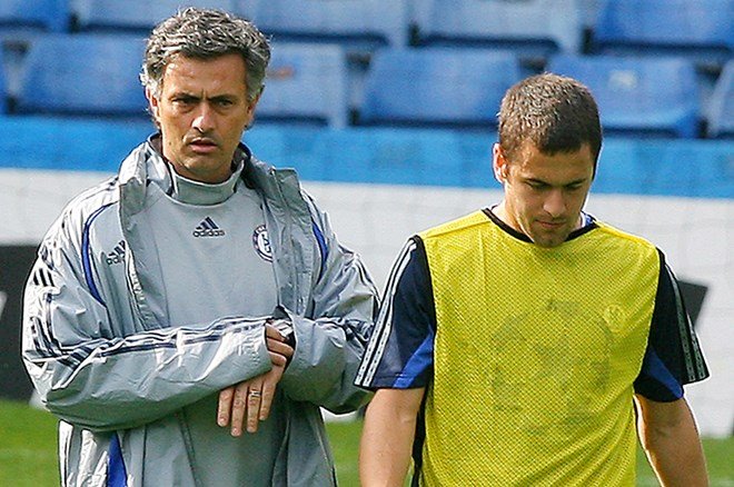 25d4b9001eb04e60b906b3a79f5fcc96-1 Joe Cole "yüzde 100" dedi ve Mourinho'nun yeni adresi için flaş iddia ortaya attı - 4. Foto