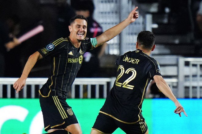 2b21e06f220c460fa3c30658d260f2ff Cengiz Ünder, ABD'yi salladı: Oyuna girdikten 2 dakika sonra olanlar oldu - 3. Foto