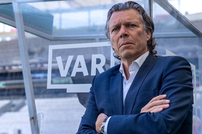 2d0390a8c77349e79cbabe07bce3c809 Serdal Adalı derbinin ardından soluğu hakemin yanında aldı: Yasin Kol ile ilginç diyalog - 3. Foto