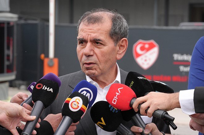 2ffbcdfe3a5d4767a9d17efd59c59738 Dursun Özbek kürsüden Fenerbahçe'ye çarpıcı gönderme yaptı: "Kadıköy'den duyulsun"  - 3. Foto