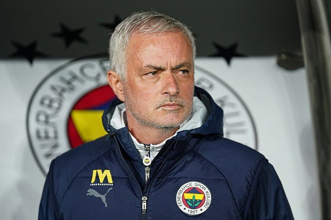 30c8e0d36d4e4719adacb96d40628b03 "Okan Buruk, Mourinho'yu yine imha etti" | Spor yazarları Fenerbahçe-Galatasaray derbisi için ne dedi?  - 9. Foto
