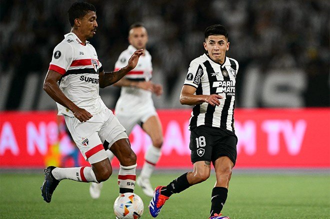 Fenerbahçe'den hastaneye kaldırılan eski yıldızı için açıklama geldi: "Daha güçlü döneceğine inanıyoruz"  - 2. Foto