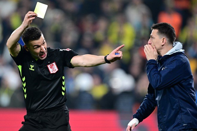 34abfa7e184d46e8b9feaef07995ed25-1 Derbi sonrası Mert Hakan Yandaş'tan tek cümlelik olay açıklama - 4. Foto