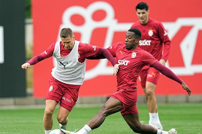 4060eebca2294e3795fc88cfe6c04041 Okan Buruk'tan kadro kararı: Referans maç Fenerbahçe derbisi - 2. Foto