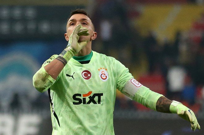 Muslera'dan büyük ters köşe: Herkes "Bu iş buradan dönmez" diyordu  - 4. Foto