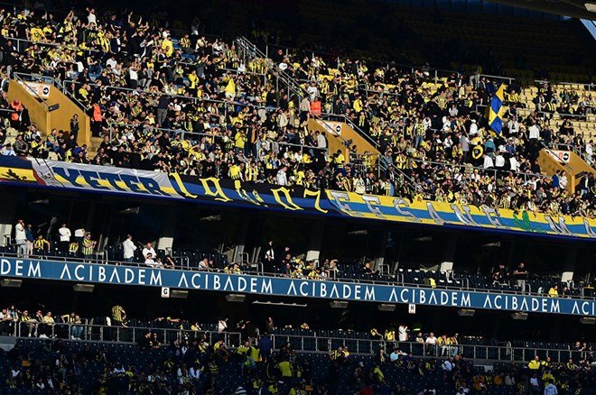 481a09e0ddef4eb5a3bdc312585ed34c-1 Fenerbahçe-Kayserispor maçı sonrası tribünler karıştı: Polis müdahalesi geldi - 2. Foto