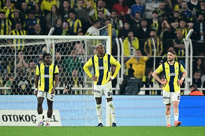 4b75ec498da443829f66f631a8f815bf-1 "Mourinho, Fenerbahçe’yi bitirdi" | Spor yazarları Fenerbahçe için ne dedi? - 3. Foto
