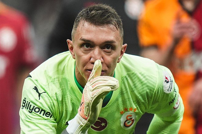 Muslera'dan büyük ters köşe: Herkes "Bu iş buradan dönmez" diyordu  - 2. Foto