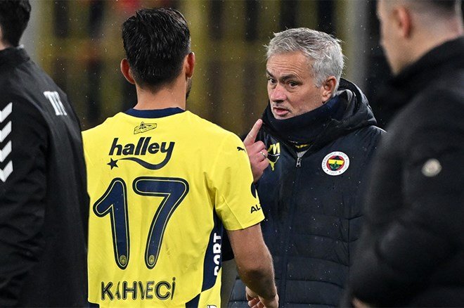 51415a68bb584e7eb88266d6ded6ecc2 Jose Mourinho'dan Maximin için Napoli detayı - 4. Foto