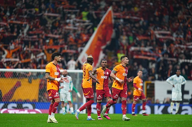 52283f7f5f35483e9642dcac22884efa Galatasaray 40 yıl sonra bir ilki başardı  - 5. Foto