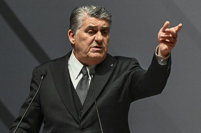 CANLI | Serdal Adalı'dan olaylı divan sözleri: "Hasan Arat hazır gelmiş"  - 4. Foto