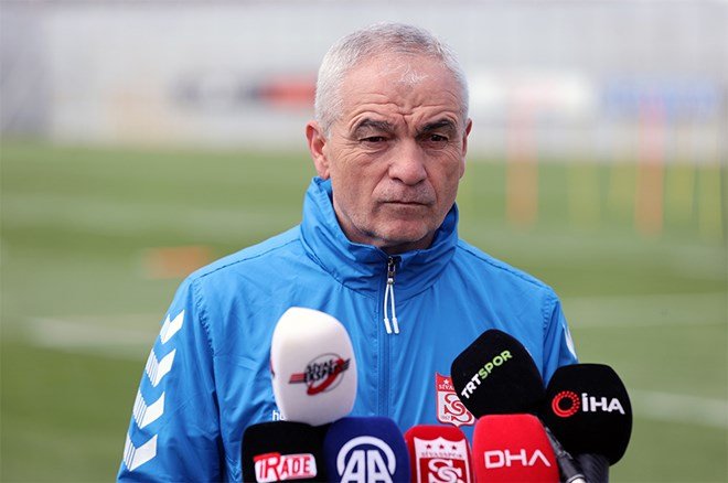 5addc3e286ae416cab164decc15b3202-1 Rıza Çalımbay, Fenerbahçe maçı öncesi kötü haberi verdi  - 4. Foto