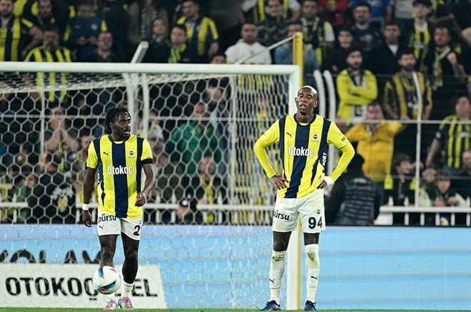 5b7e908bcc864b299ca34b6ddb54a213 Fenerbahçe-Kayserispor maçı sonrası tribünler karıştı: Polis müdahalesi geldi - 4. Foto