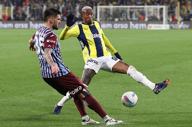 5bf3c791293e499fbe9974278889d299 Mourinho, Trabzonspor soyunma odasına giderek özür diledi  - 2. Foto