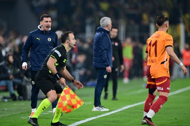 608d2ee7b98e4d5797d1805381905818 Derbi sonrası Mert Hakan Yandaş'tan tek cümlelik olay açıklama - 3. Foto