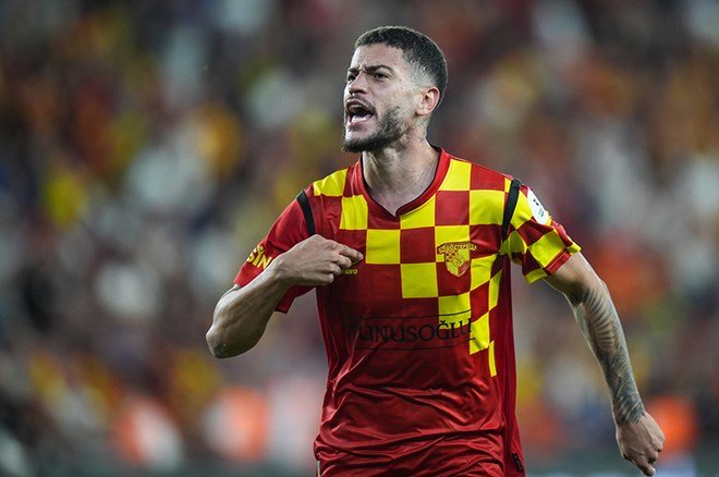 65ed559900a5451e8bf9a6aec0836901 Avrupa'nın dikkatini çekti: Süper Lig'in golcüsü için geliyorlar  - 5. Foto