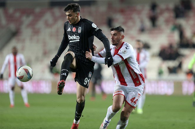 Solskjaer yıldız isme kapıyı gösterdi: Yerine geçecek futbolcu da belli oldu  - 4. Foto
