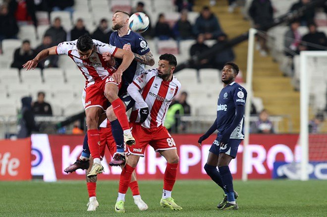 "Mourinho seyirci gibi seyretti!" | Spor yazarları Fenerbahçe için ne dedi?  - 4. Foto