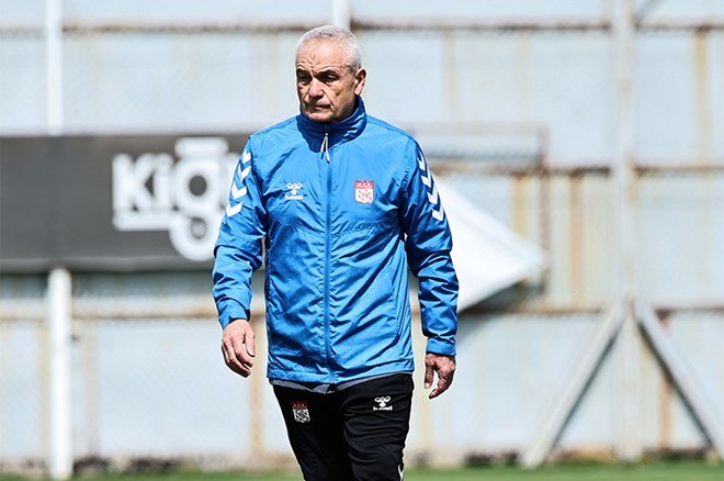 754b08c6831b4ce9bddb5a4d0aa3c5be Rıza Çalımbay, Fenerbahçe maçı öncesi kötü haberi verdi  - 2. Foto