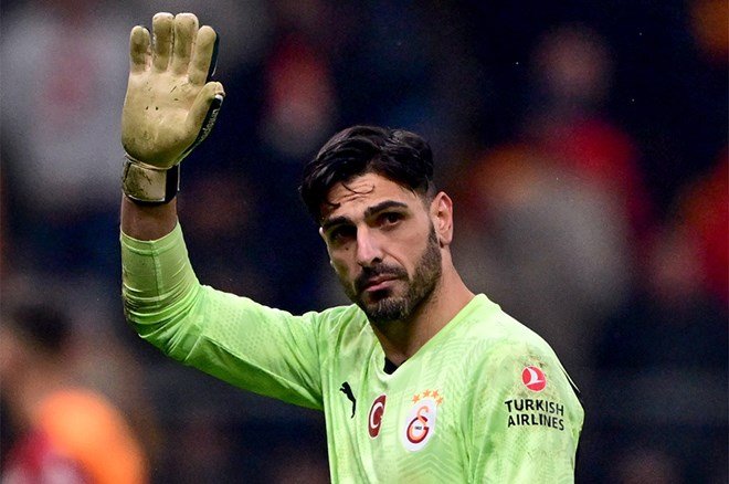 7a70a7a252a04da9a478cb78c2bf3bdc-1 TFF'den Güney Güvenç'e fair-play ödülü: Derbideki diyalog vurgulandı - 3. Foto