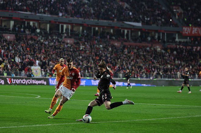 Trio, Samsunspor - Galatasaray maçındaki pozisyonları yorumladı: İptal edilen gol ve penaltı   - 6. Foto