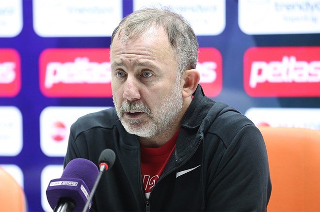 86ea6d43e13d4469844fa82f3c823fde-1 Sergen Yalçın'dan Fenerbahçe'nin 2 yıldızına olay sözler: "Futbolu bırak, bu ikisiyle hiç olmaz" - 3. Foto